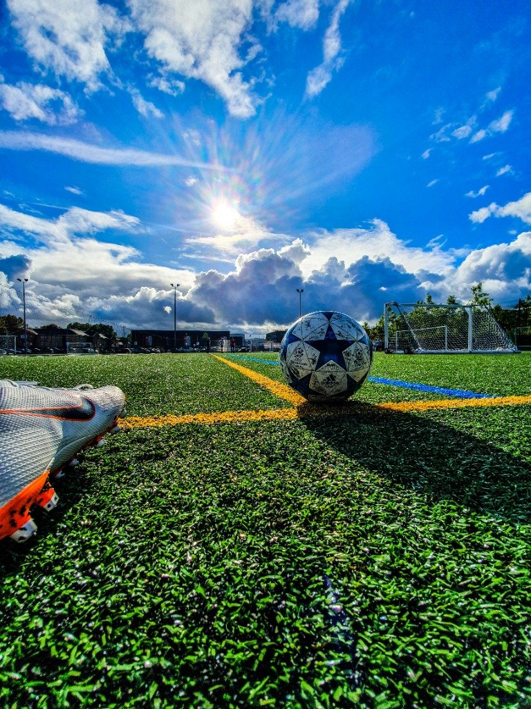 Futbol Topu ve Krampon